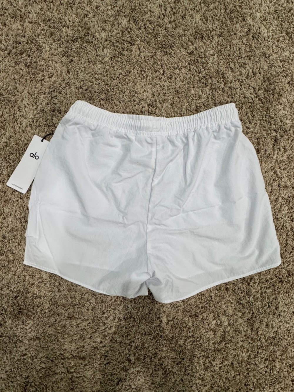 ALO Yoga Alumni Short in white size large - Picture 5 of 5